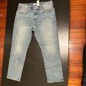 34x26.5 Abbreviated Slim Jeans for Shorter Men - Light Wash